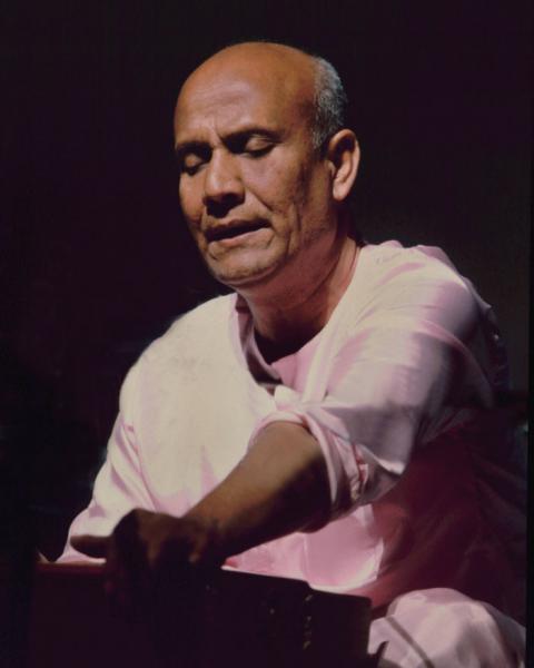 harmonium-chinmoy.jpg