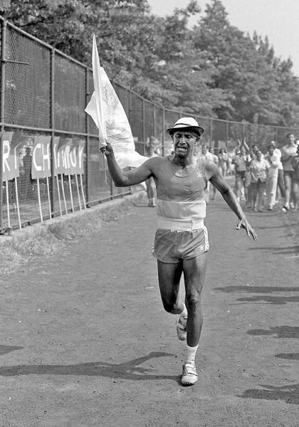 sri-chinmoy-47mile-1980.jpg