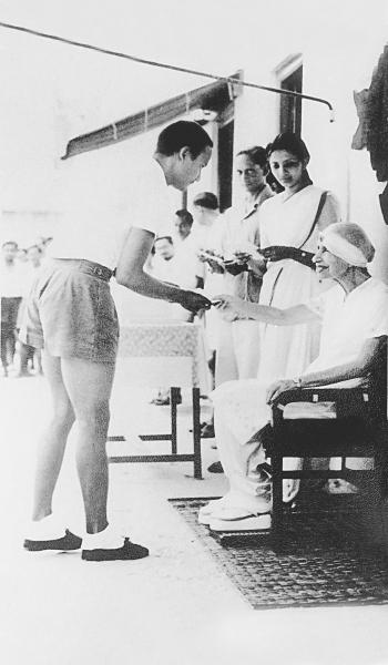 sri_chinmoy_decathlon_winner.jpg