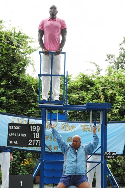 sri_chinmoy_emeles_carl_lewis_2006.jpg