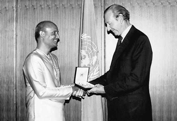 sri_chinmoy_with_kurt_waldheim.jpg
