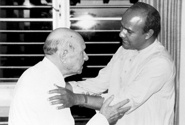 sri_chinmoy_with_pablo_casals.jpg