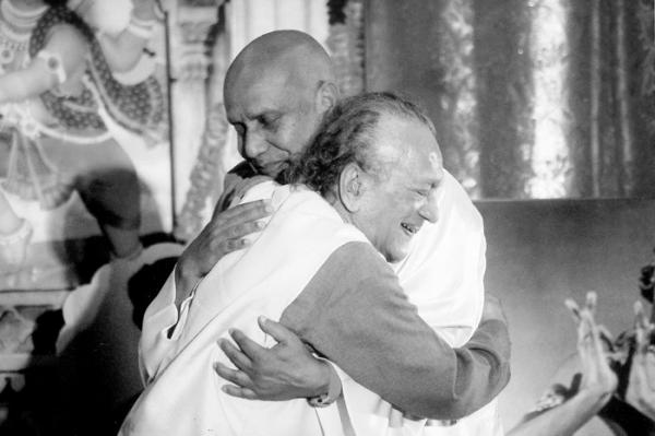 sri_chinmoy_with_ravi_shankar.jpg