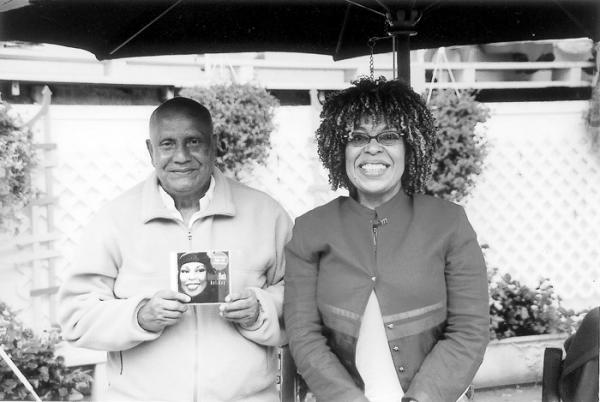 sri_chinmoy_with_roberta_flack.jpg