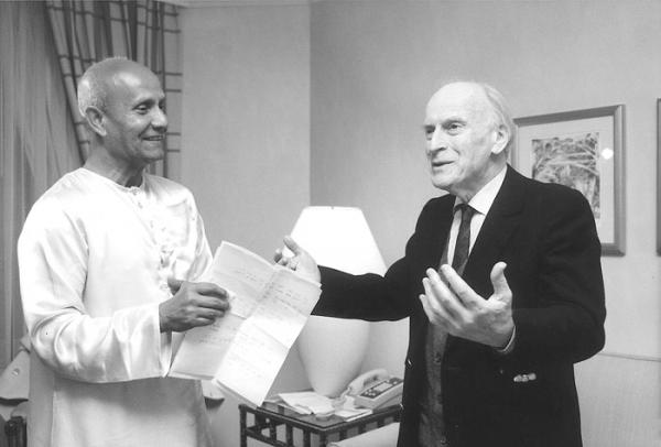 sri_chinmoy_with_yehudi_menuhin.jpg